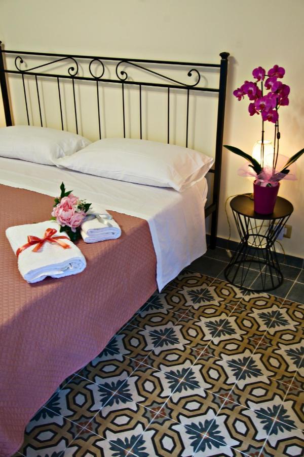 モンタルバーノ・エリコーナ Domus Aurea Bed & Breakfast エクステリア 写真