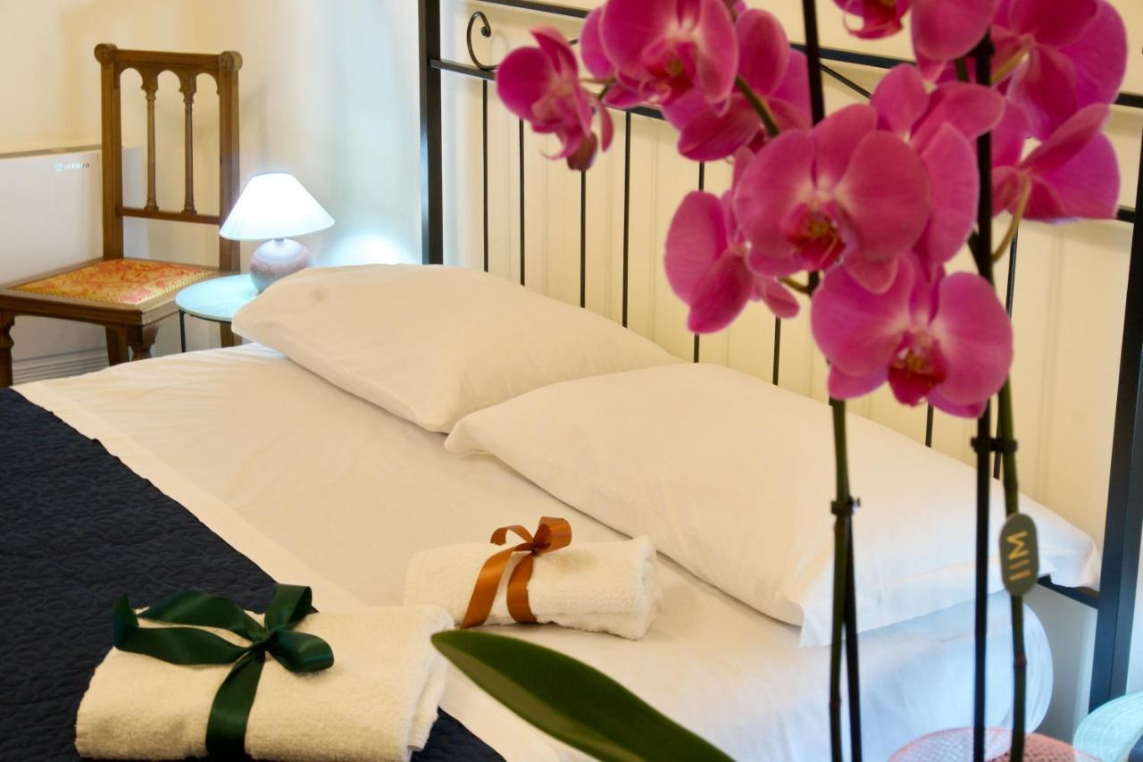 モンタルバーノ・エリコーナ Domus Aurea Bed & Breakfast エクステリア 写真