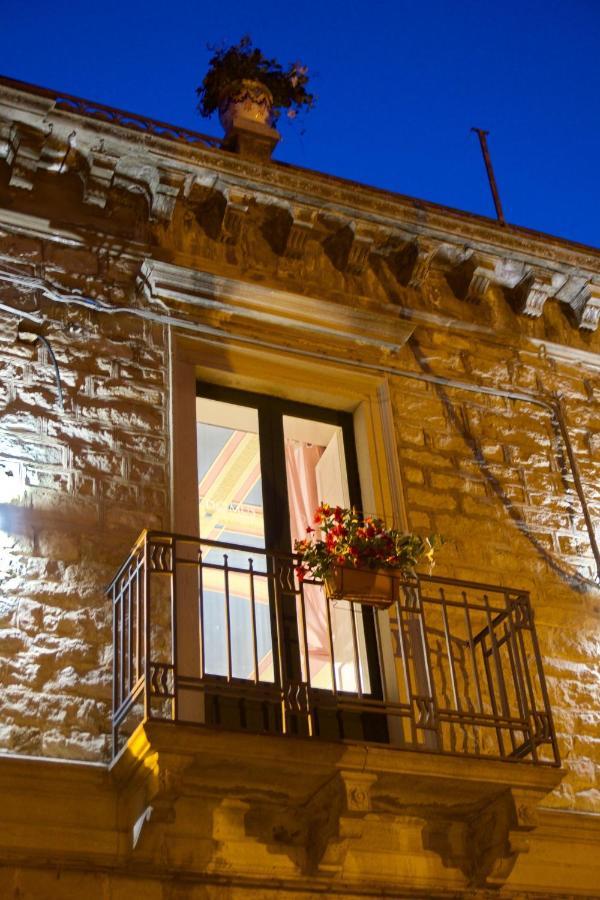 モンタルバーノ・エリコーナ Domus Aurea Bed & Breakfast エクステリア 写真
