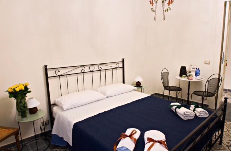 モンタルバーノ・エリコーナ Domus Aurea Bed & Breakfast エクステリア 写真