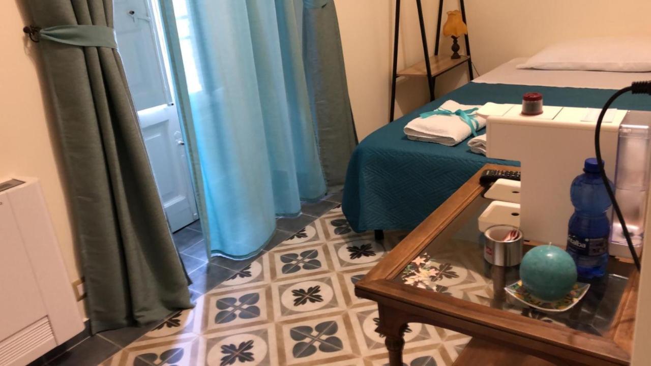 モンタルバーノ・エリコーナ Domus Aurea Bed & Breakfast エクステリア 写真